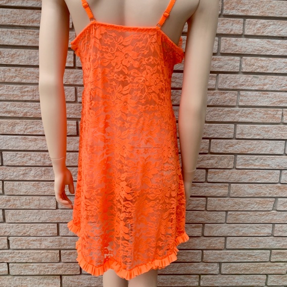 Fredericks of Hollywood - Picture 2 of 4